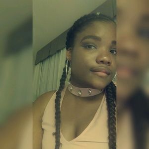 Meet your Posher, Naia