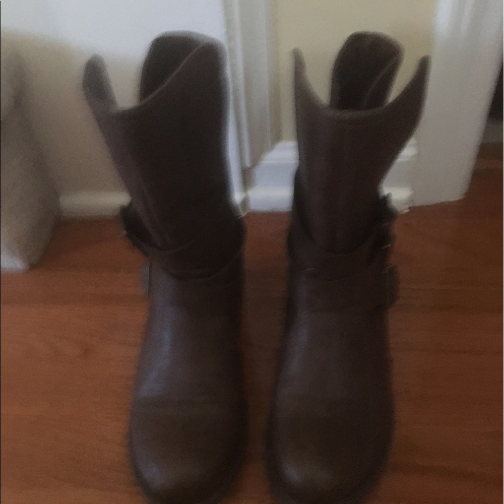 Boots - Picture 4 of 4