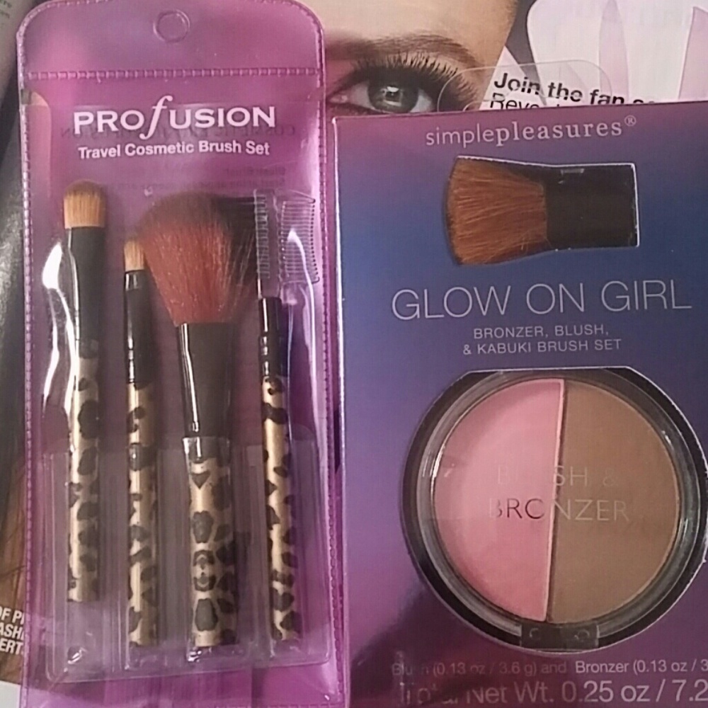 Simple Pleasures Blush & Bronzer Profusion Brush