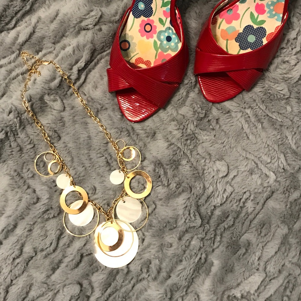 🍁BOGO🍁 Gold & White Circle Statement NECKLACE