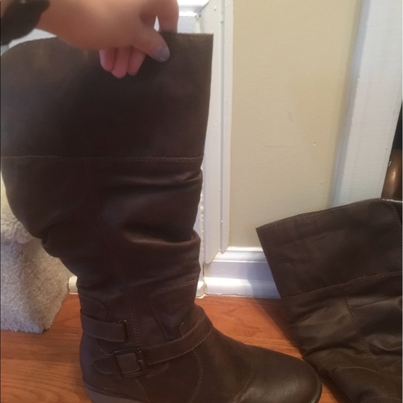 Boots - Picture 3 of 4