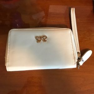 White wristlet