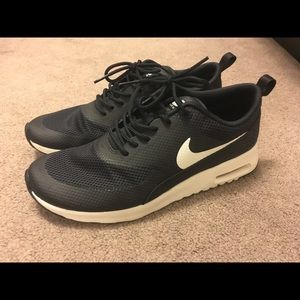 Women's Nike Thea Size 9.5