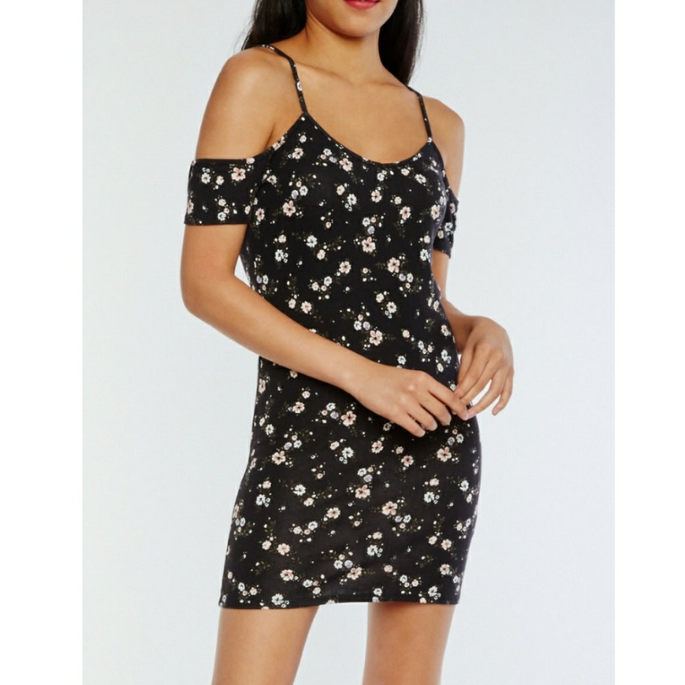 NWT. Cold Shoulder Floral Mini Dress