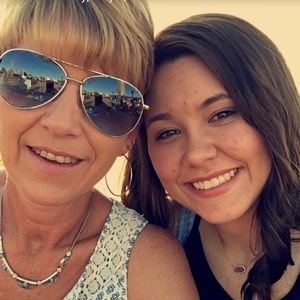 Meet your Posher, Polly