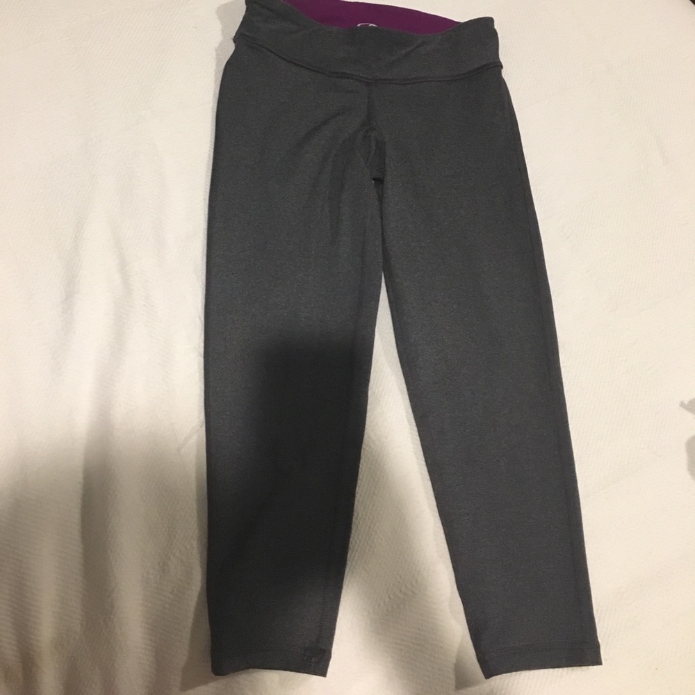 Reversible cropped leggings