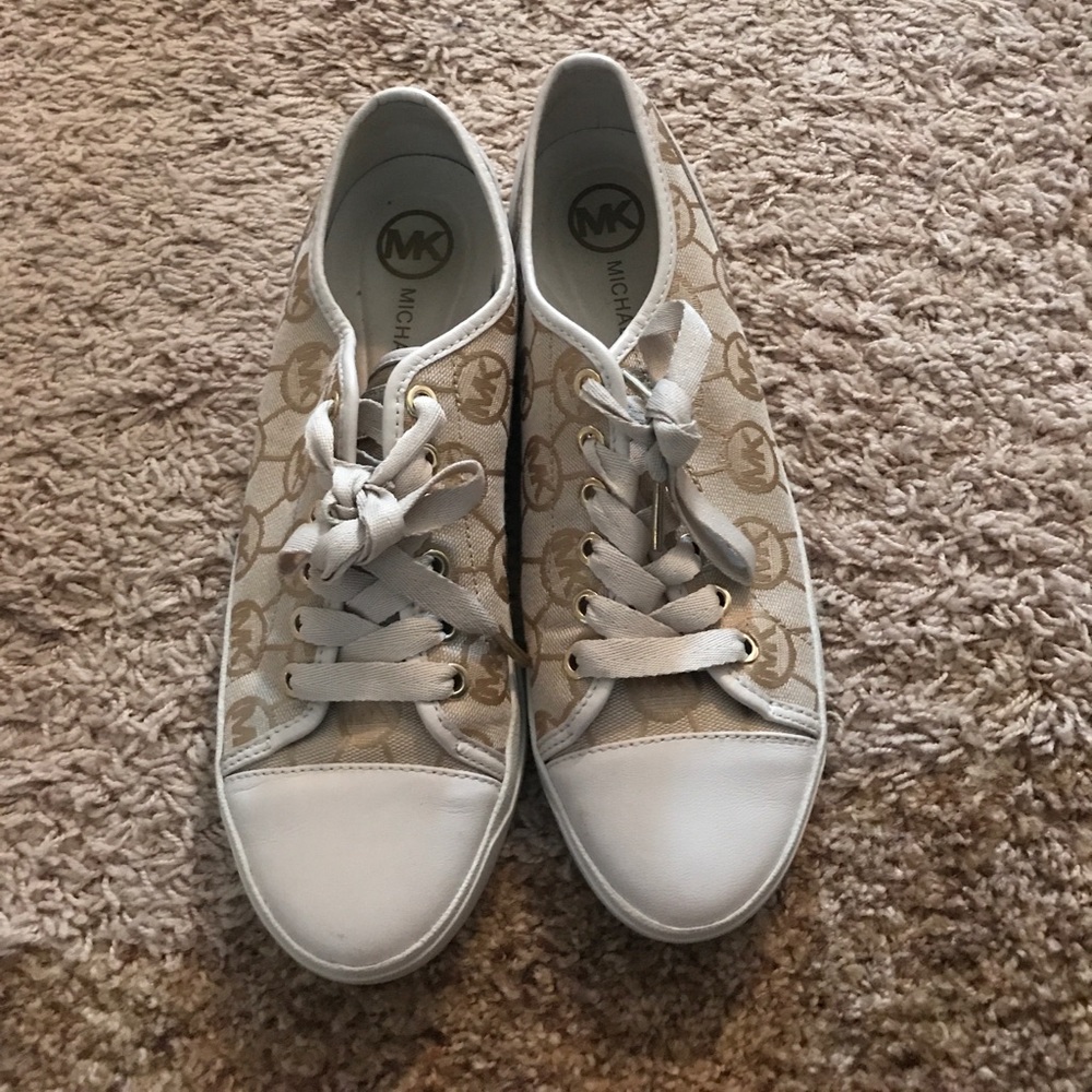 Michael kors sneakers barely worn size 8