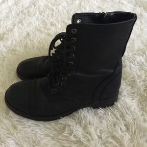 Combat boots