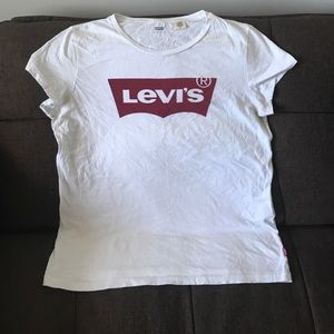 Levi's logo tee