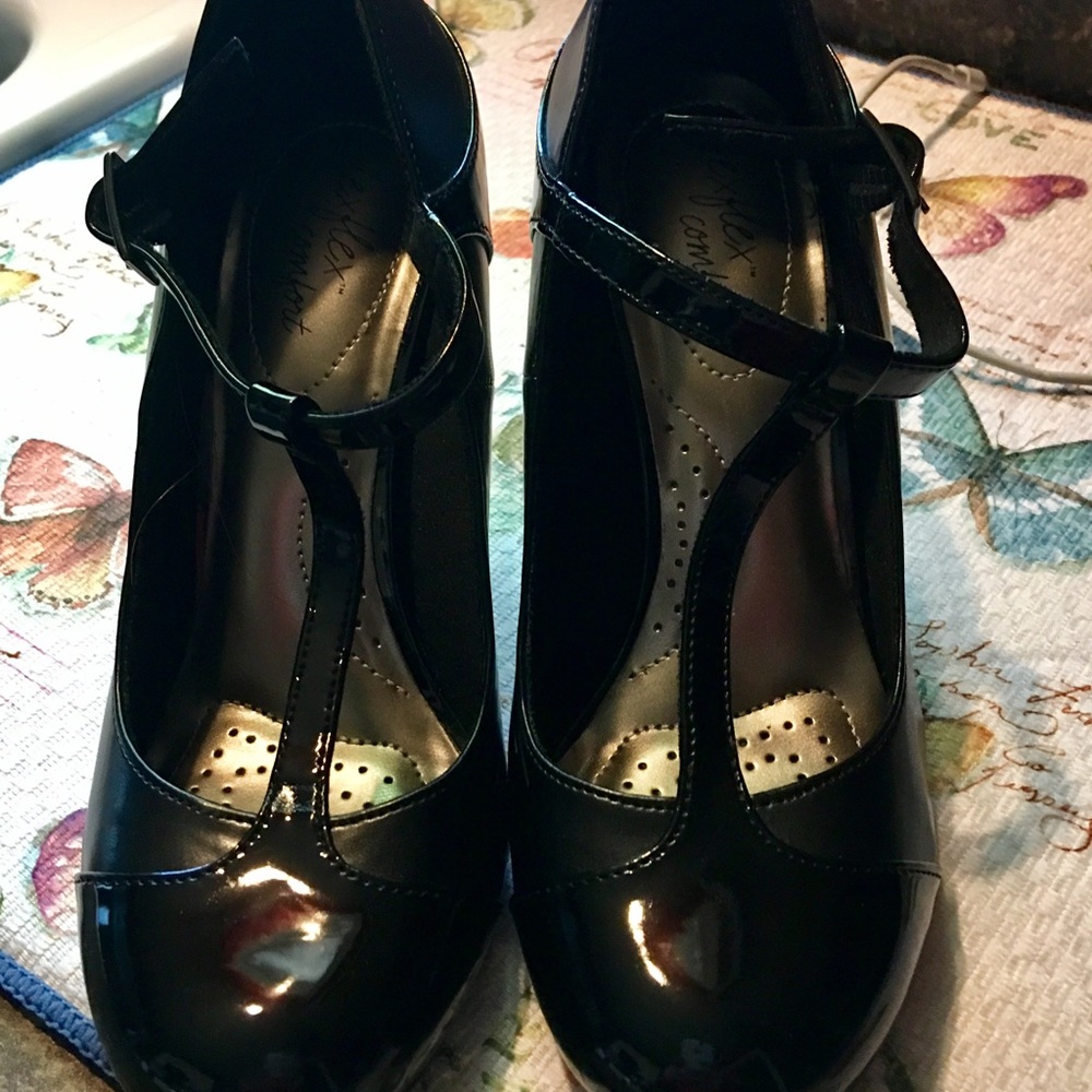 Super cute black heels 👠