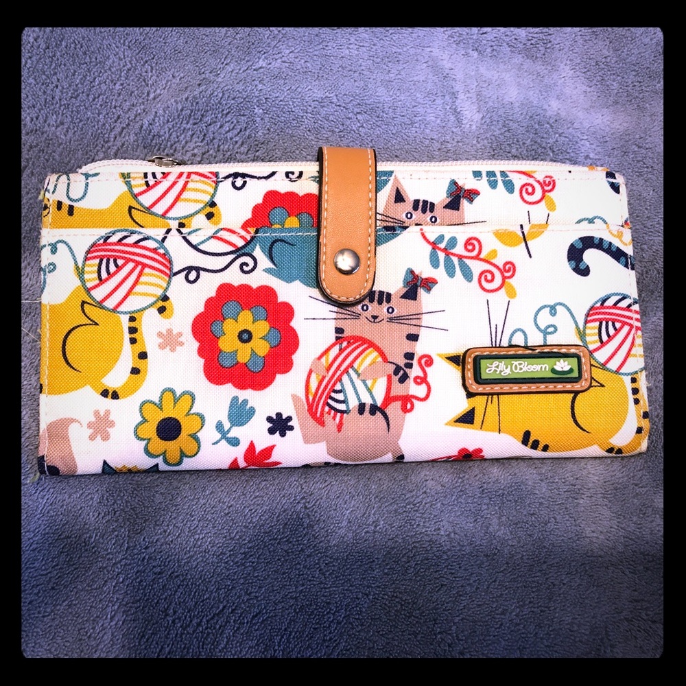Lily Bloom kitty's wallet/ clutch