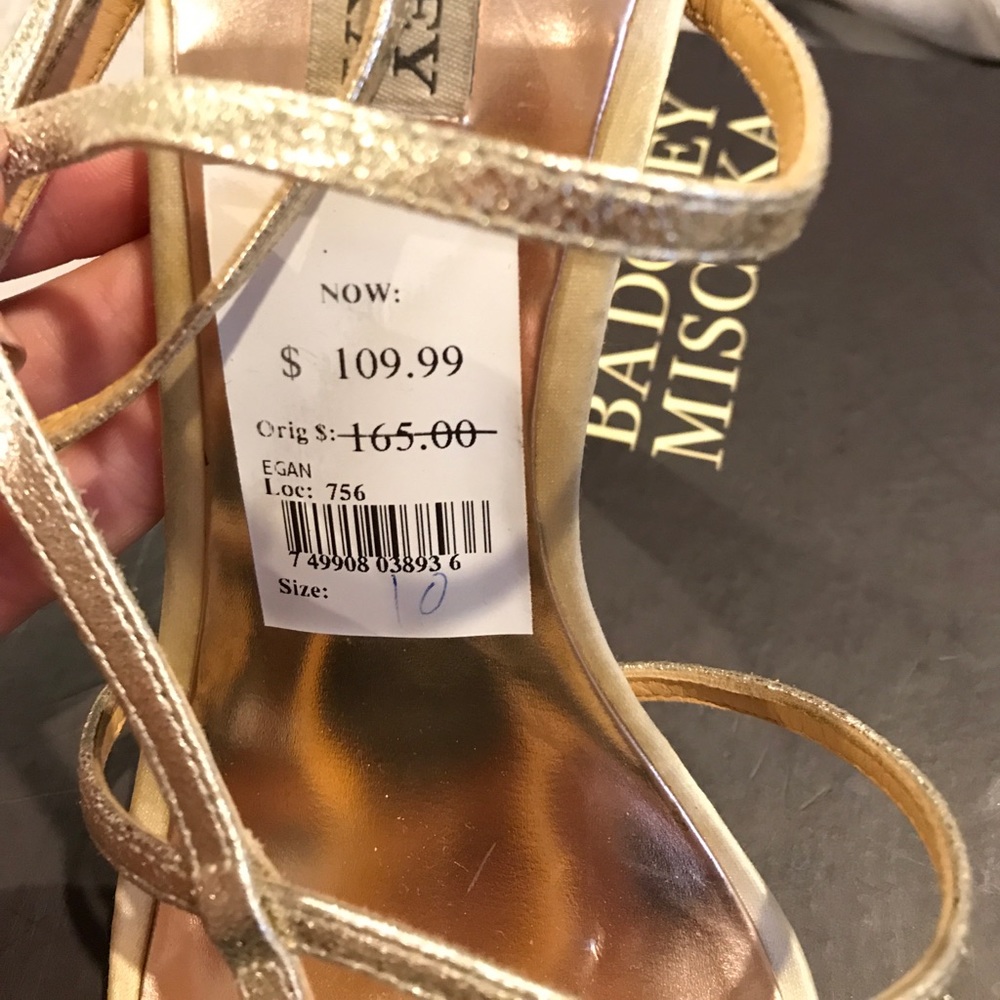 Badgley Mischka metallic Gold Sandal Heels! - Picture 4 of 5