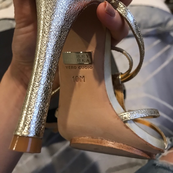 Badgley Mischka metallic Gold Sandal Heels! - Picture 2 of 5