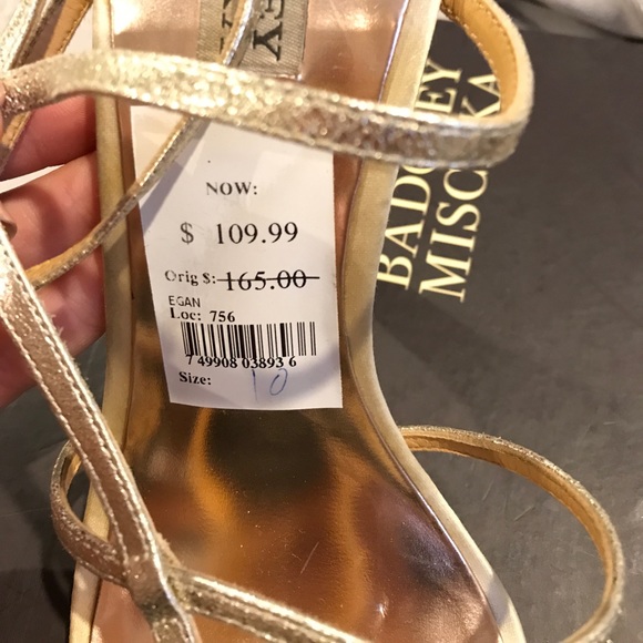 Badgley Mischka metallic Gold Sandal Heels! - Picture 4 of 5