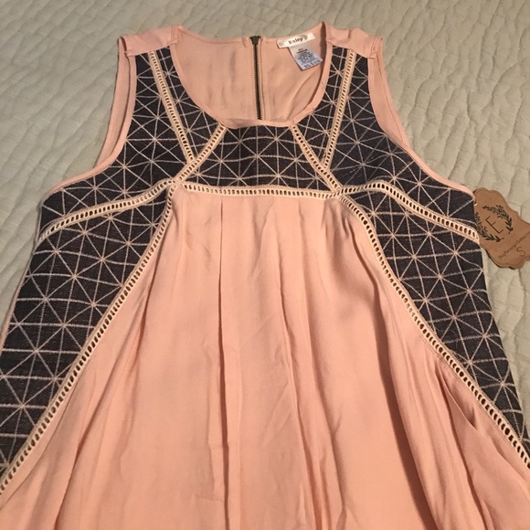 Blush boutique dress - Picture 2 of 2