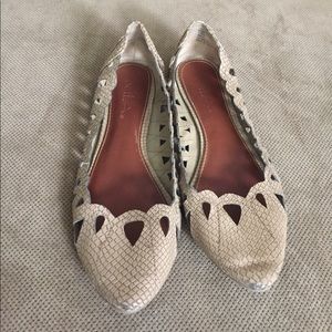 MIA tan flats