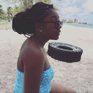 Meet your Posher, Monique