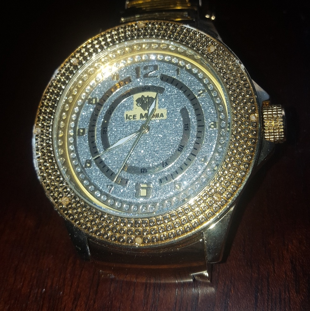 Gold Diamond Watch - Picture 5 of 5