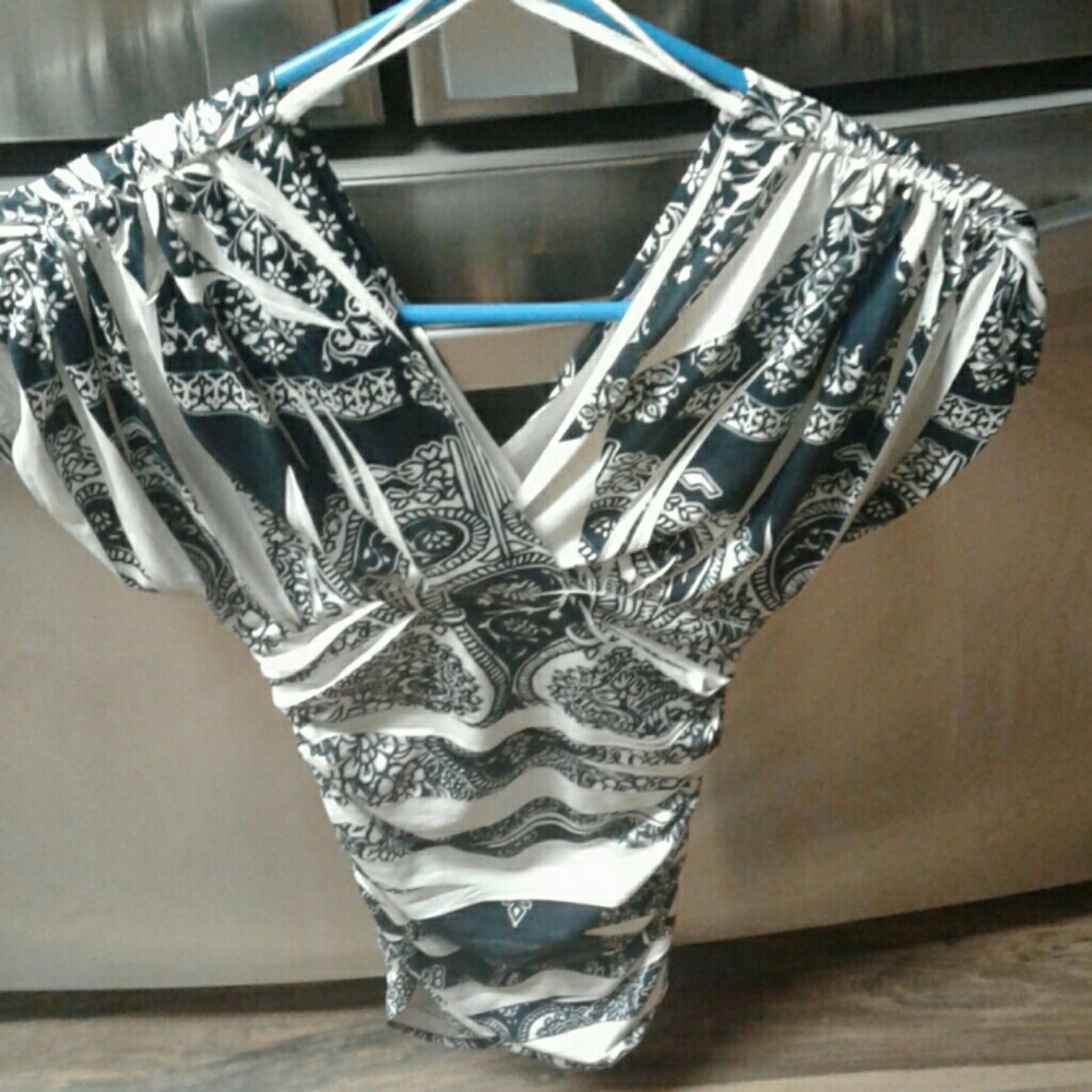 Black&white dressy top