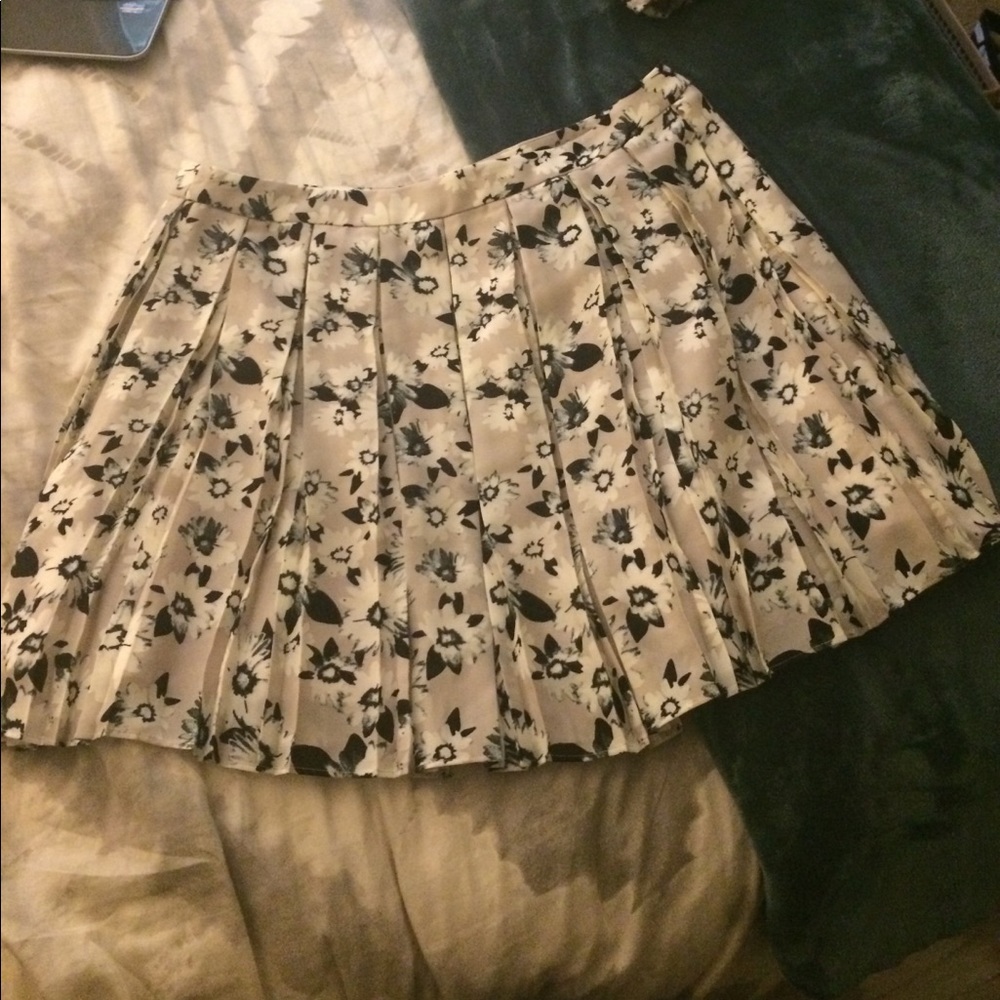 Banana Republic Pleated Floral Skirt