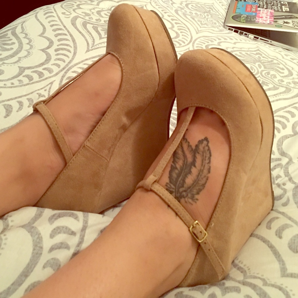 Tan Wedges