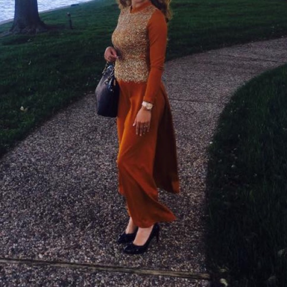 Dress - Picture 2 of 3