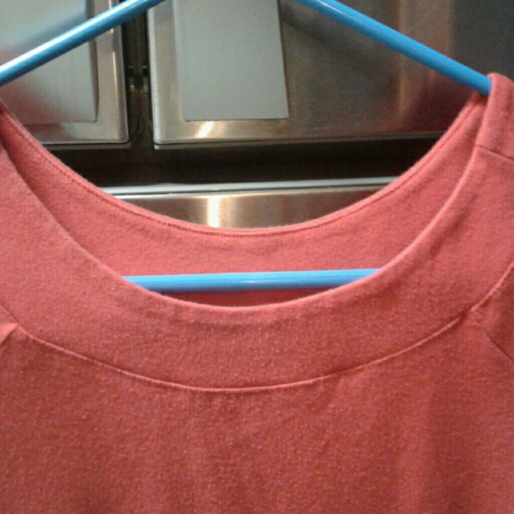 Red top (S) - Picture 3 of 3