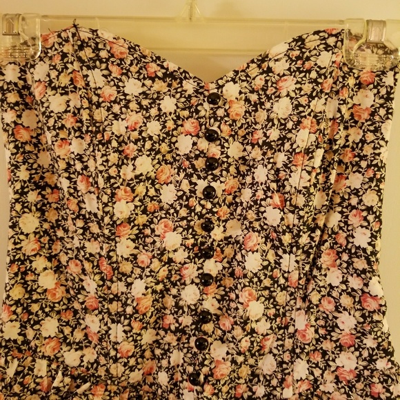 Flowery Strapless Romper. - Picture 2 of 6