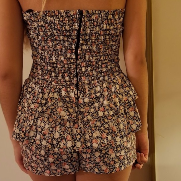 Flowery Strapless Romper. - Picture 5 of 6