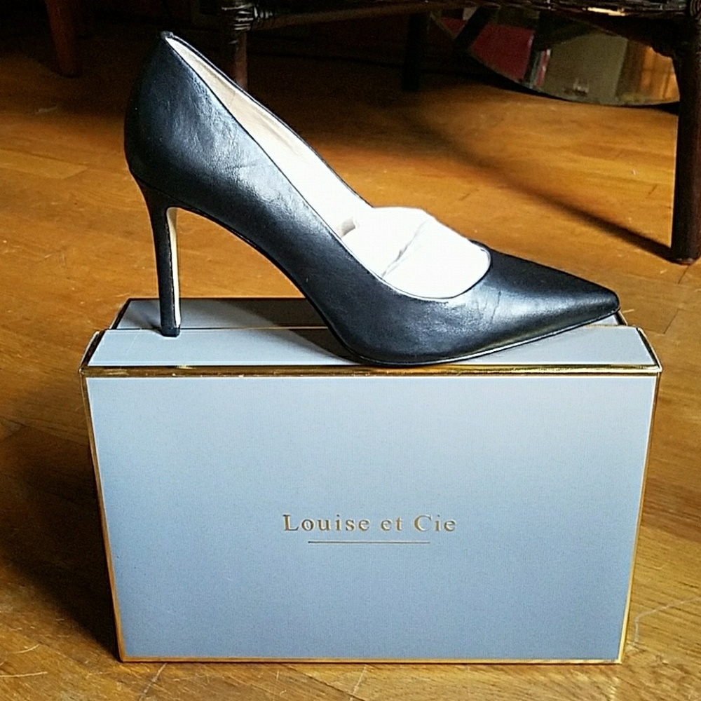 Black leather pumps, stilettos