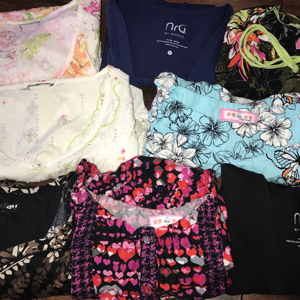 8 bundle scrub tops ❗️❗️❗️