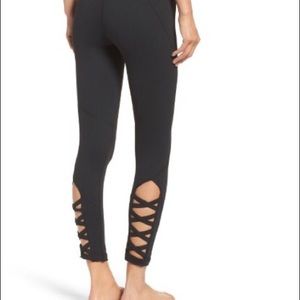 Zella lattice back 7/8 crops, black euc! XS