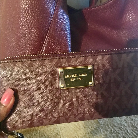 SOLD‼️Burgundy Micheal Kors Purse and wallet - Picture 2 of 3