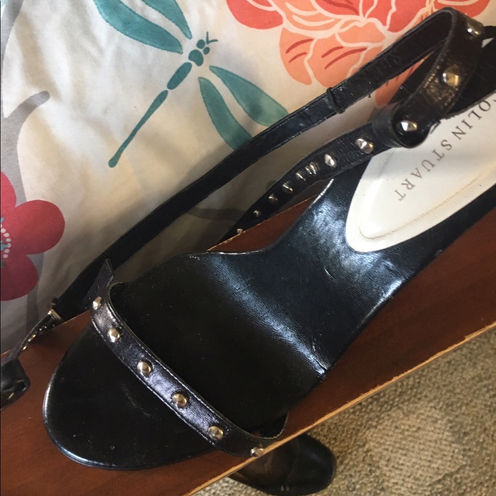 Strappy studded pump