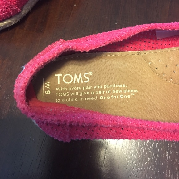 Toms!! - Picture 3 of 3