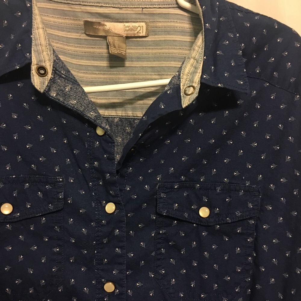 Button-Up Shirt💫 - Picture 2 of 2