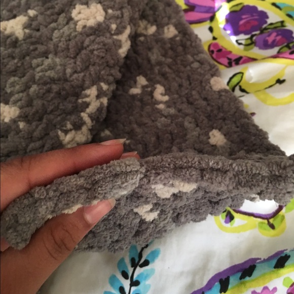 Fuzzy Yarn Scarf - Picture 3 of 4