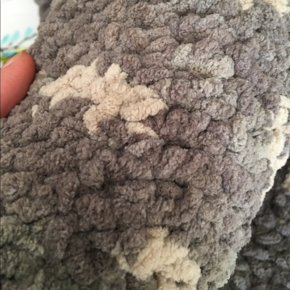 Fuzzy Yarn Scarf - Picture 4 of 4