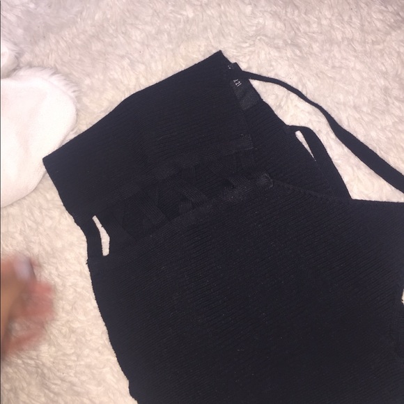 5/25$ 👗Black ribbed cross cross crop top - Picture 4 of 6