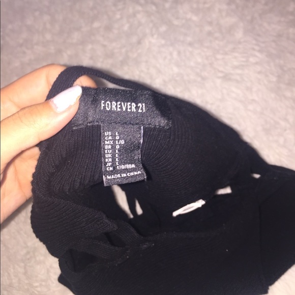 5/25$ 👗Black ribbed cross cross crop top - Picture 5 of 6