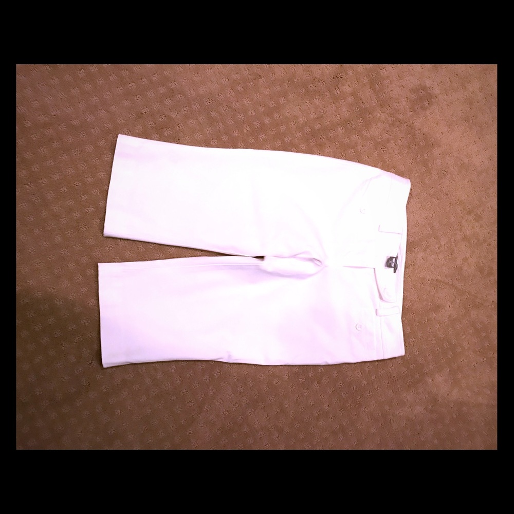 White Capri pants