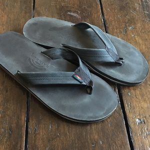 Barely worn!!! Men's Rainbow sandals. Size L (11)