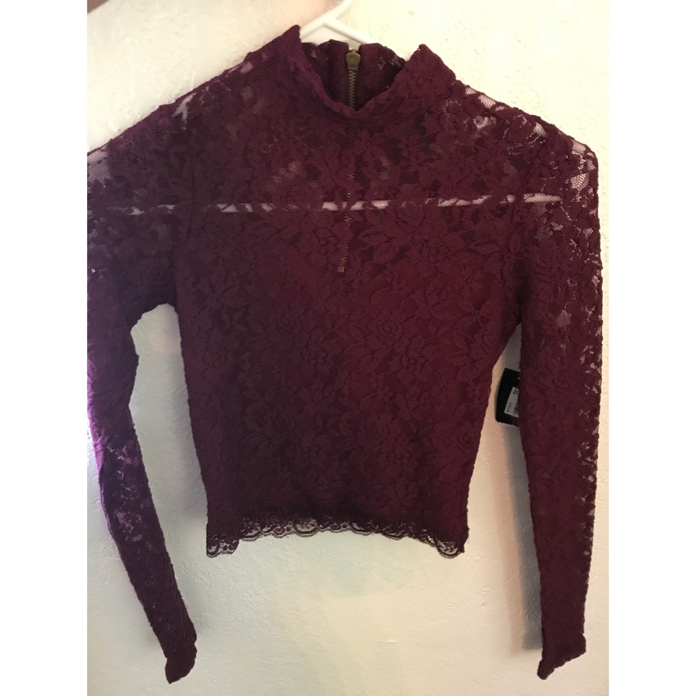 Lace Long sleeve crop top