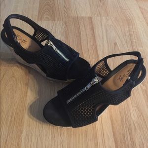 Black wedge shoes