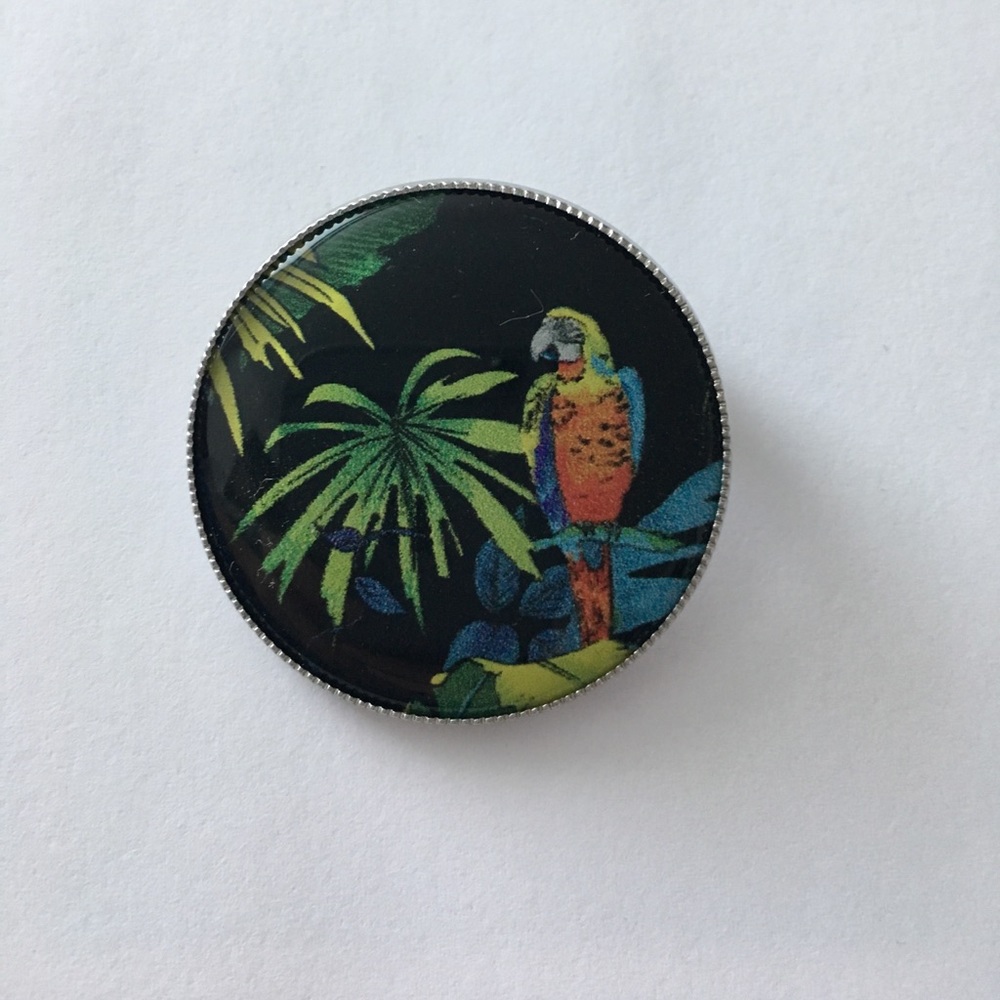 Marc Jacobs parrot pin
