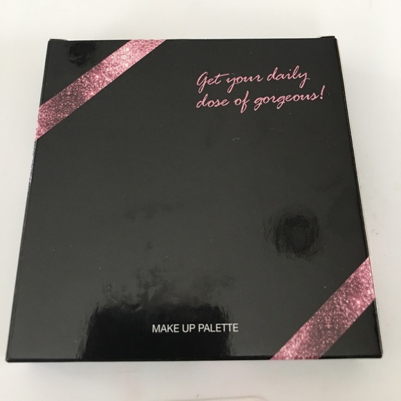 🎉 HP 🎉- Kicks Makeup Palette - Picture 4 of 7