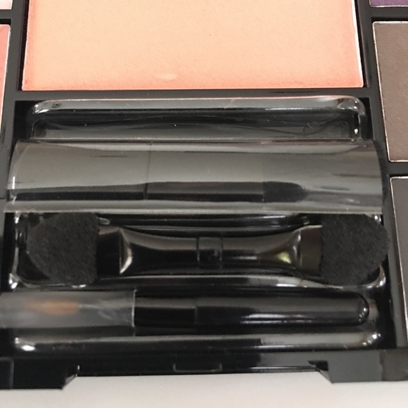 🎉 HP 🎉- Kicks Makeup Palette - Picture 2 of 7