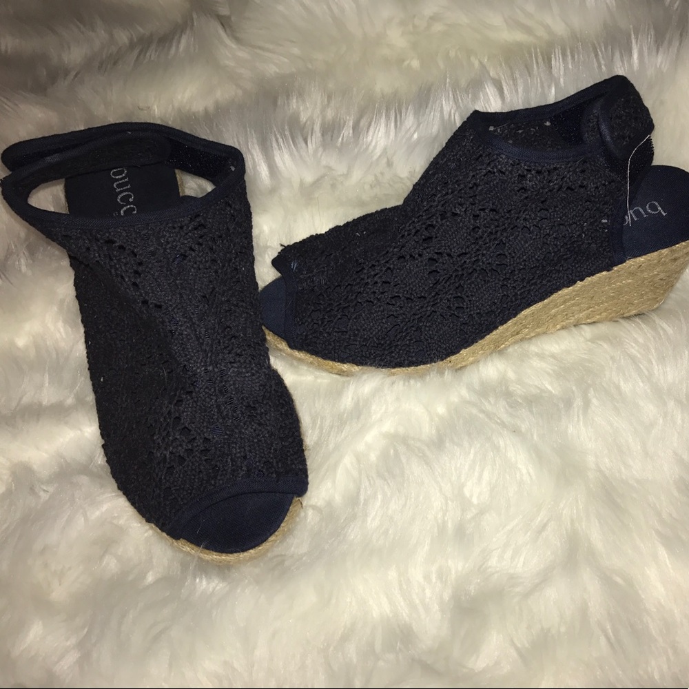 BUCCO Navy OpenToe Crochet Wedges Size 7.5 NWOT
