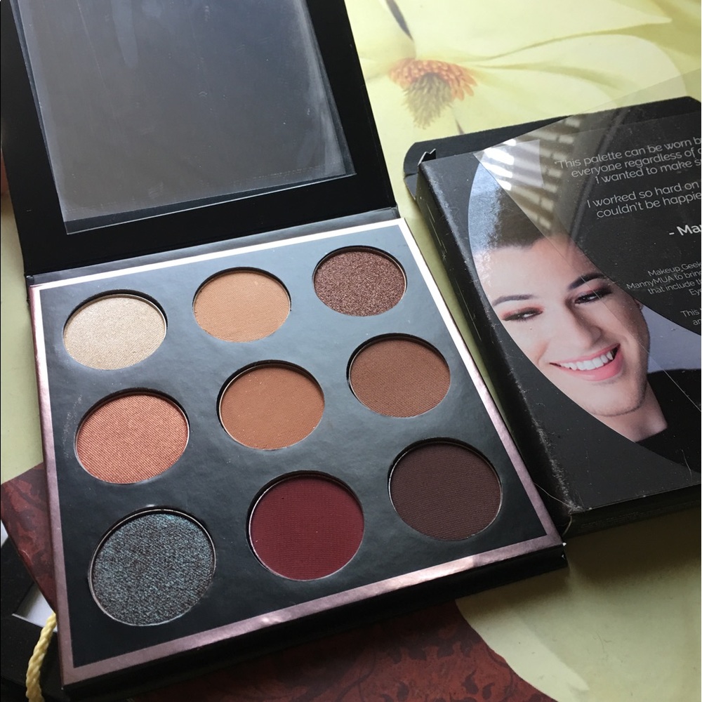 Manny MUA X Makeup Geek eye shadow palette