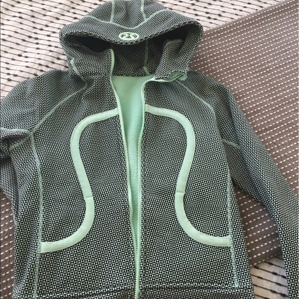 Lululemon scuba hoodie size 6